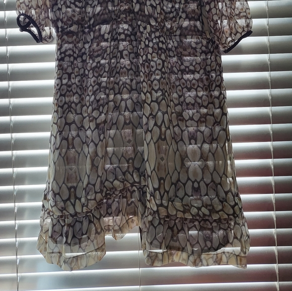 Dress / Blouse Over Denim - Picture 5 of 12